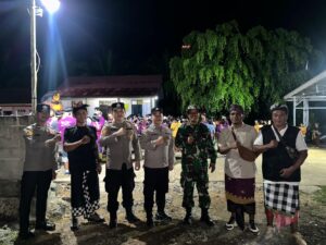 Pawai ogoh ogoh mendapat pengamanan langsung dari pihak polsek Kongbeng,TNI,  dan FKPM